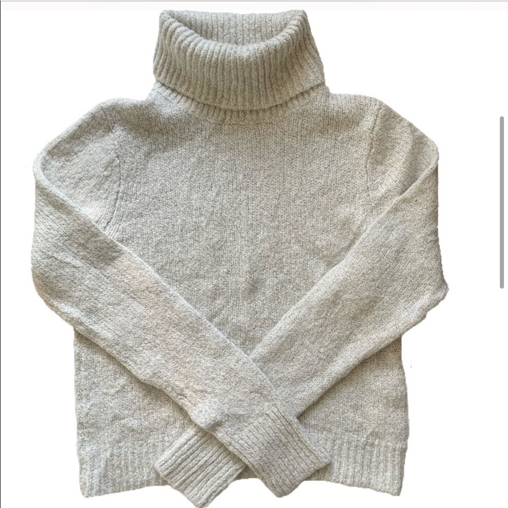 Brandy Melville Cassia Sweater - Picture 3 of 3